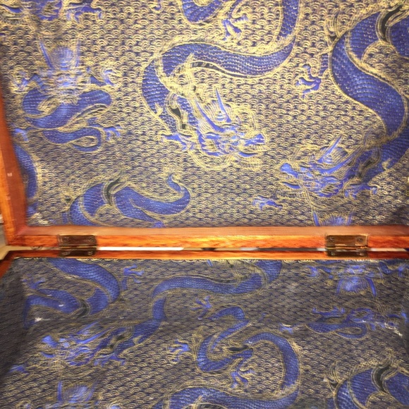 Stainless Steel Chainmaille Necklace w/Paired, Modified Display Jewelry Box. - Picture 3 of 4